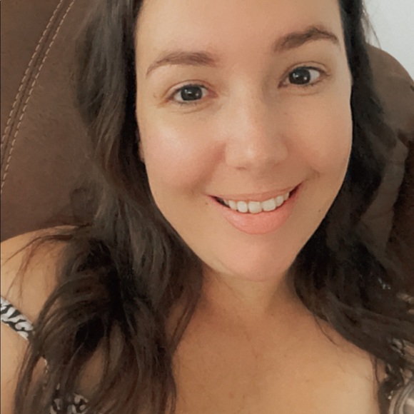 Meet your Posher, Amanda - Picture 1 of 2